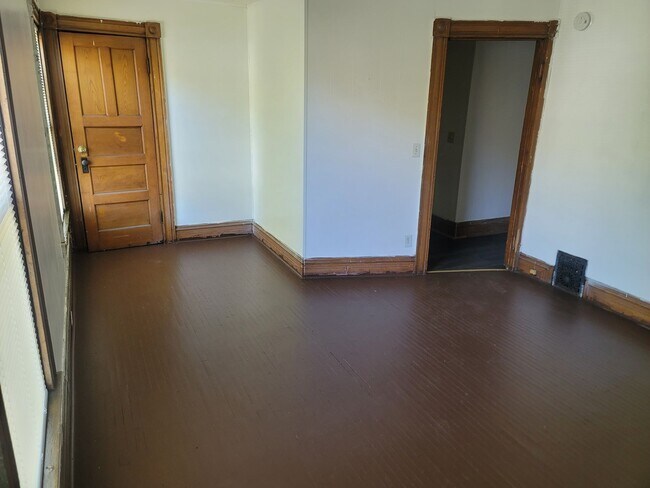 Building Photo - 293 Adams St