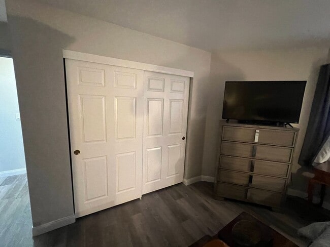 Building Photo - A Fabulous 2 Bedroom Single story Townhome Close to UNLV and Airport