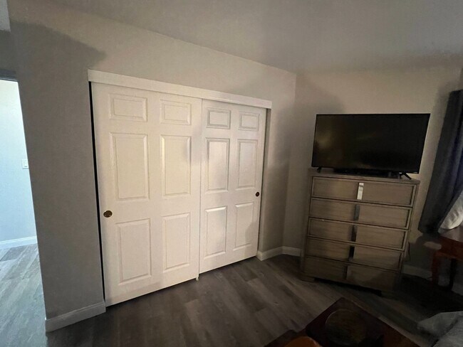 Building Photo - A Fabulous 2 Bedroom Single story Townhome...