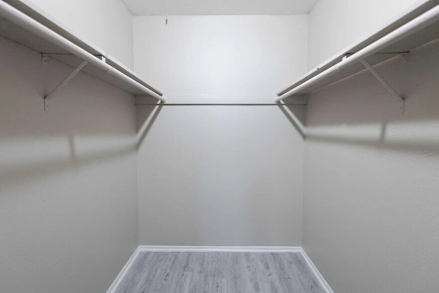 Building Photo - 531 Bedford Rd