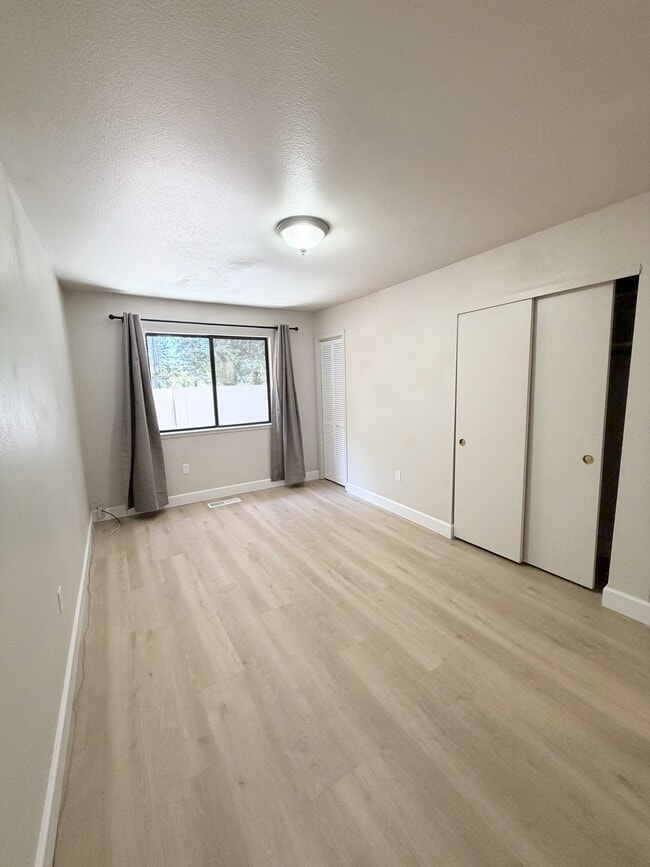 Building Photo - 151 Francis Cir