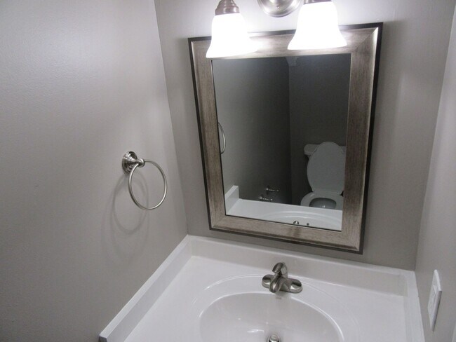 Building Photo - 2912 Sequoia Ave