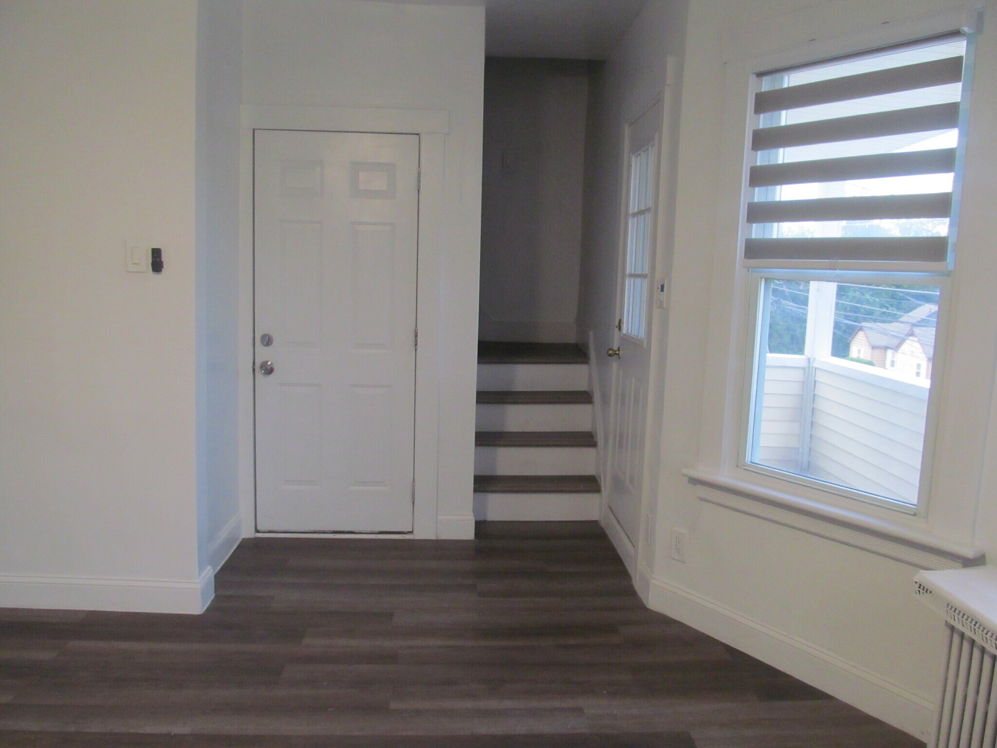 Livingroom-pic 3 - 307 N 7th St