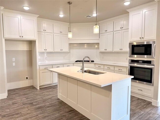 Building Photo - 1421 Hickory Trl