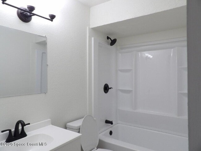 Building Photo - 752 Gelaso St SW