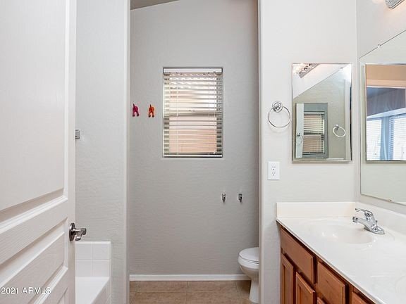 Building Photo - 2570 E Silversmith Trail