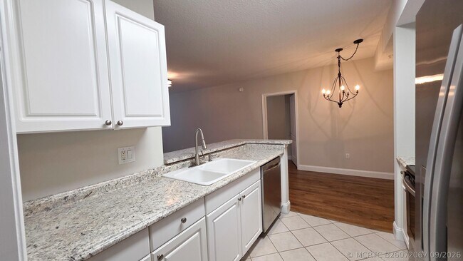 Building Photo - 5090 Fairways Cir