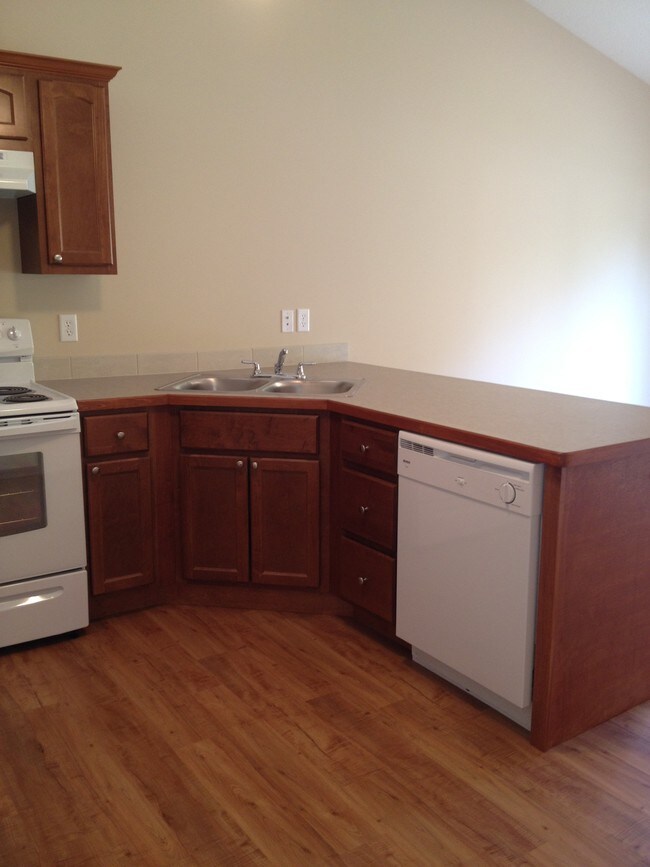 Kitchen - 2798 W North Union Rd