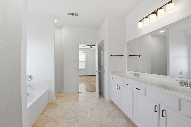 Building Photo - McKinney 4/3 with Pool