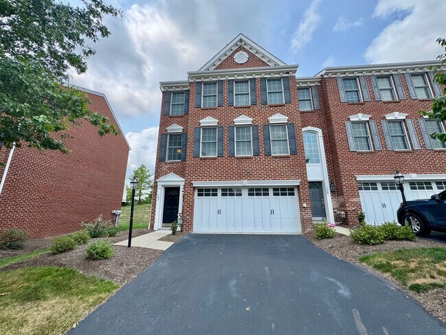 Building Photo - Move-In Ready Wexford Home Featuring Modern Updates and an Attached Two-Car