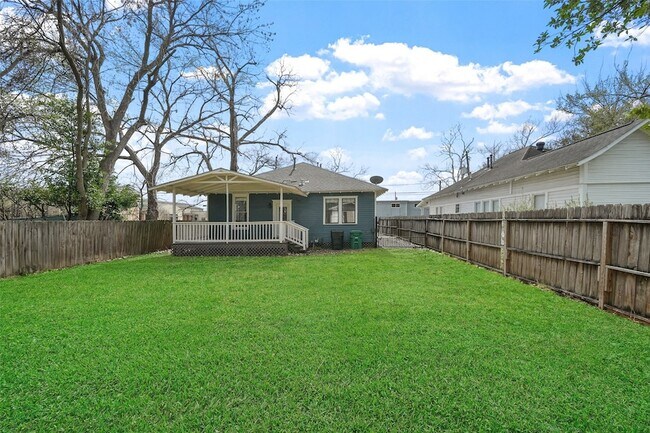 Building Photo - 309 Pecore St