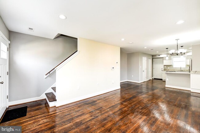 Building Photo - 707 Congress St SE