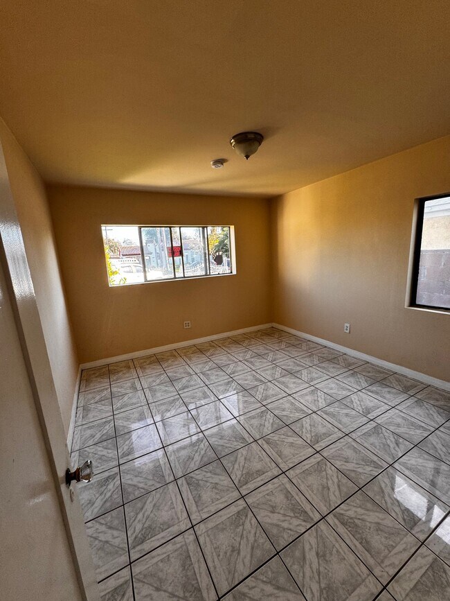 Building Photo - 2653 Flower St