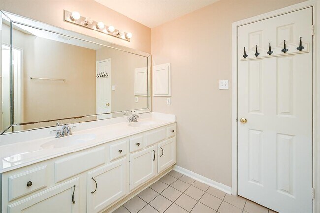 Building Photo - 1335 Remington Crest Dr