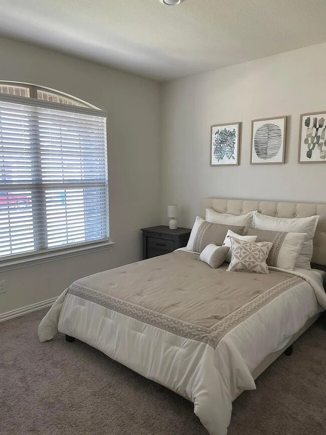 Building Photo - 2130 Clarion Dr