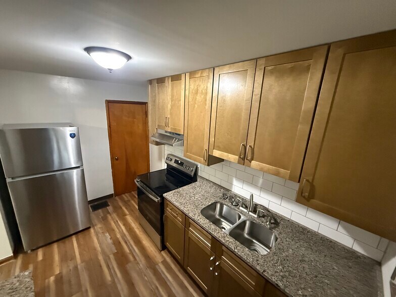 Building Photo - 3166 Sullivant Ave