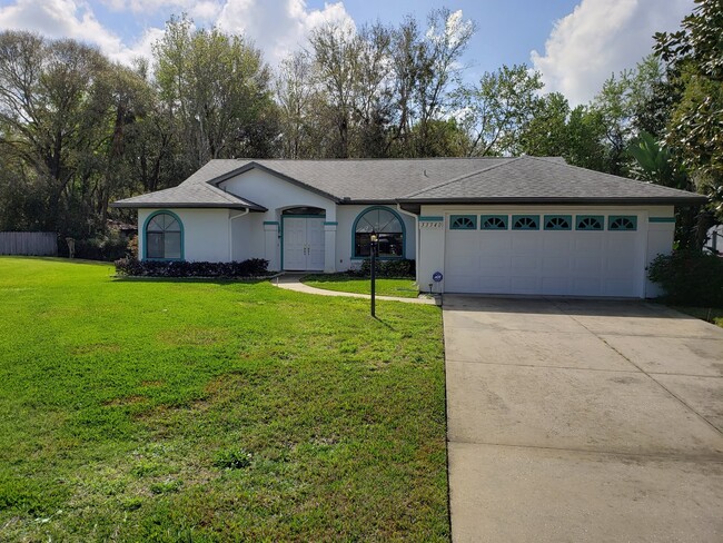 Building Photo - 3 Bed, 2 Bath, 2 Car garage.