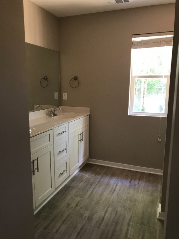 Building Photo - 1914 Double Log Cabin Rd