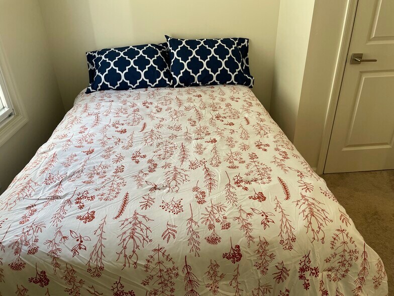 Bedroom 2 - Double bed - 140 Fabyan Pl