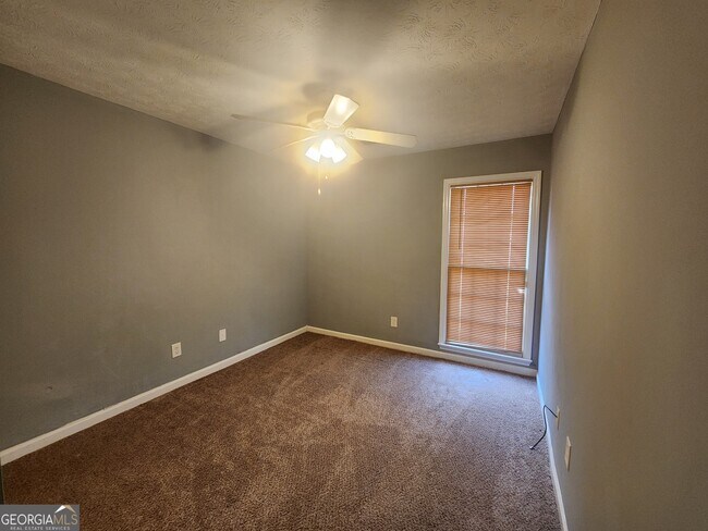 Building Photo - 7168 Village Loop