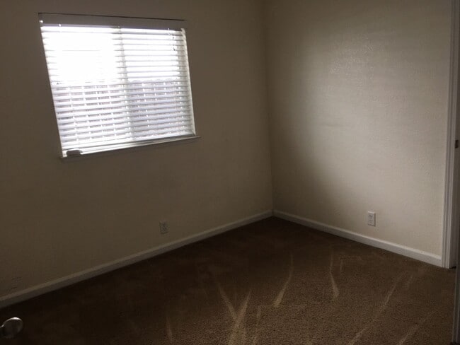 Building Photo - Lease Take Over available  - 3-bed 2-bath