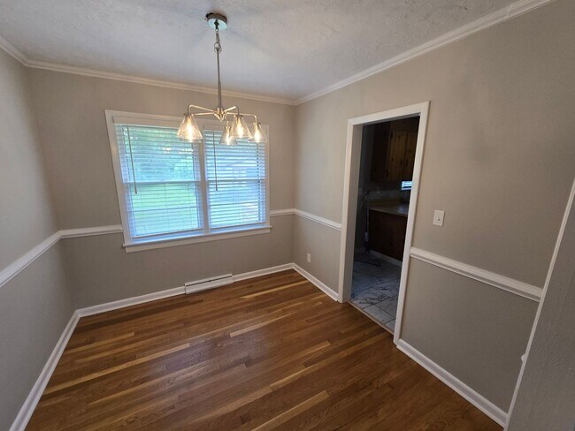 Building Photo - NEWLY REMODELED HOUSE IN COLONIAL HEIGHTS