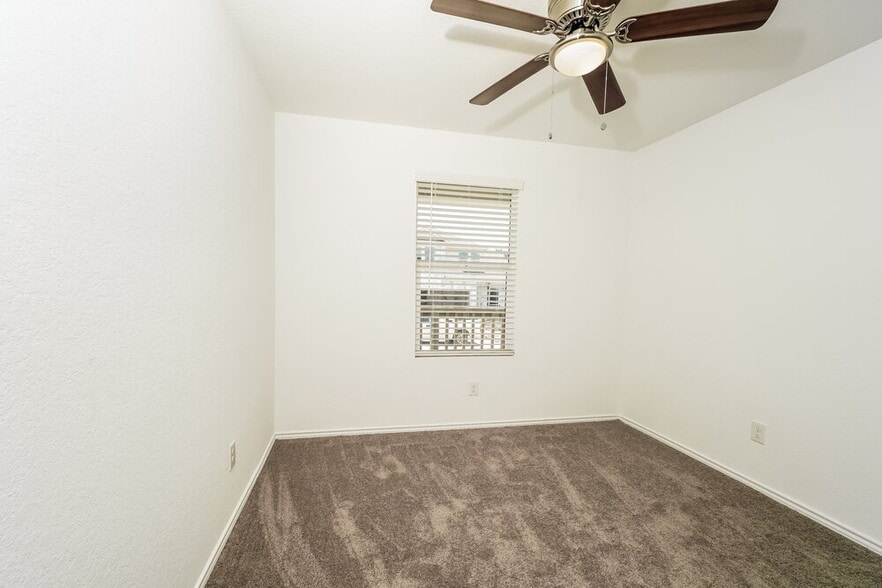 Building Photo - 13937 Reservoir Dr