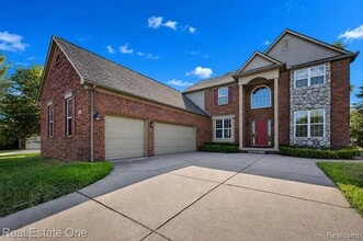 Building Photo - 699 Bay Pointe Dr