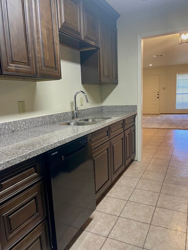 Building Photo - 5454 Folsom Dr