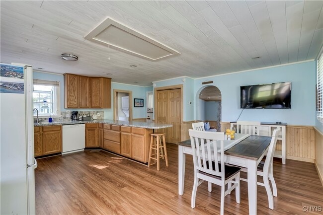 Building Photo - 216 Frontenac Blvd