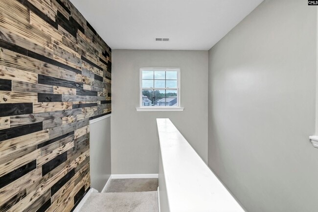 Building Photo - 414 Tulip Way