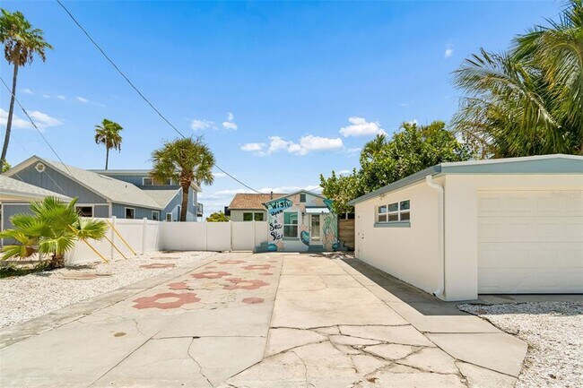 Building Photo - 8125 Bayshore Dr