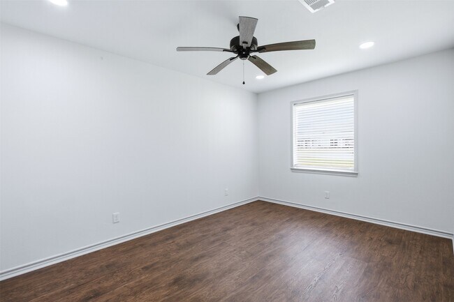 Building Photo - 32242 Sky Lakes Dr