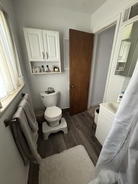 Building Photo - "Charming 1-Bed Urban Retreat in Denver's Heart - 575 Sq Ft of Cozy Living!"