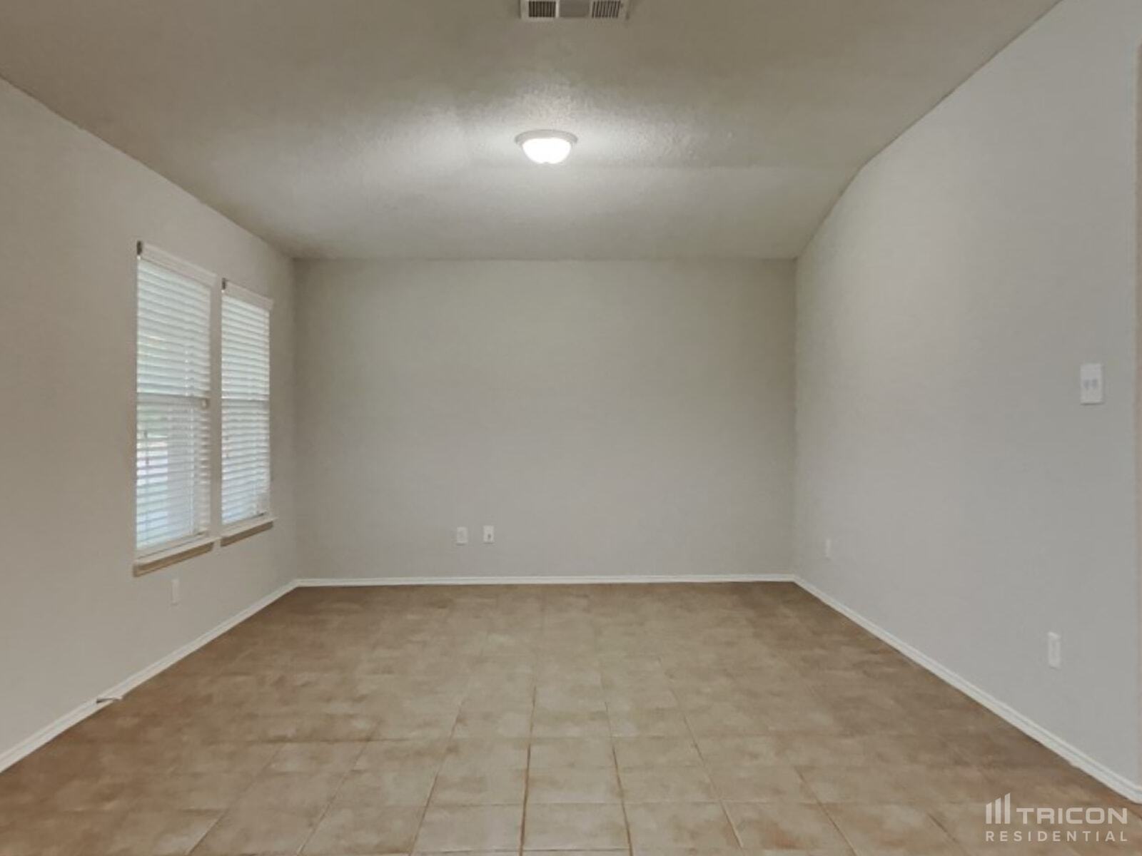 Building Photo - 772 Raven Dr