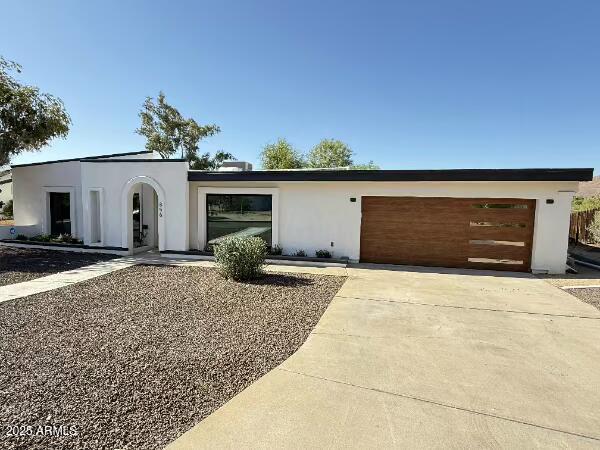 Building Photo - 856 E Village Cir Dr S