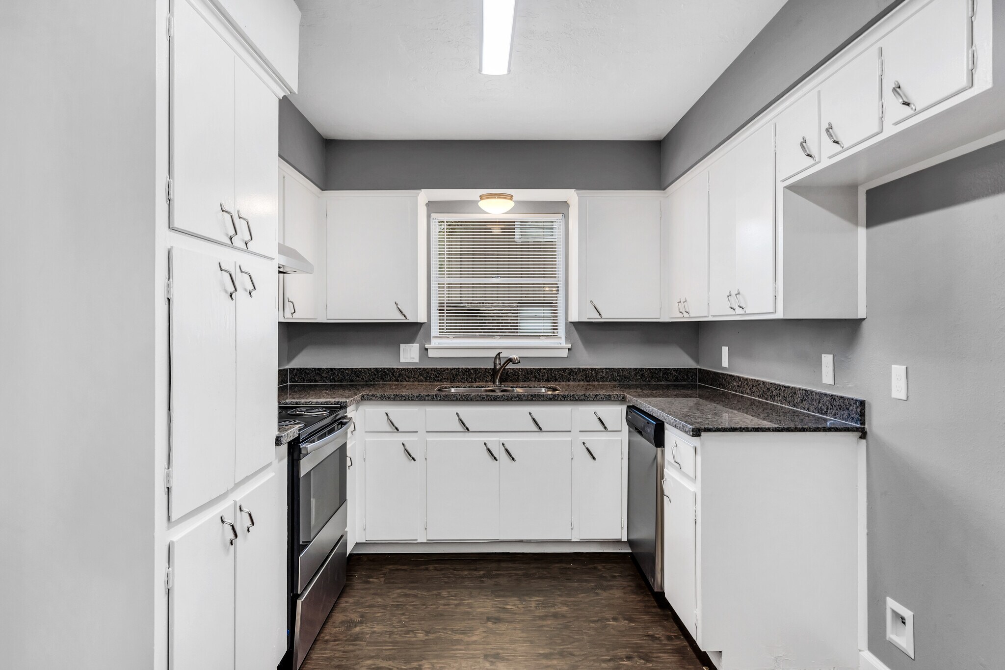 Building Photo - 10314 Antrim Ln