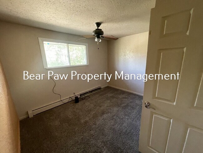 Building Photo - Cute upper level duplex in Kittredge!!
