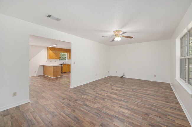 Building Photo - 624 Hill St