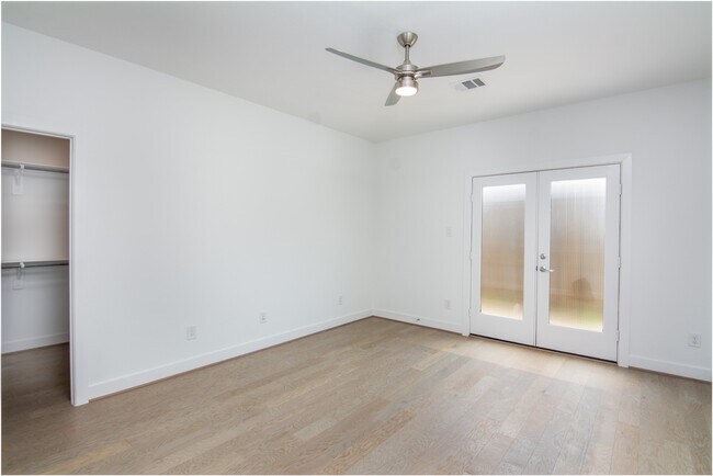 Building Photo - 462 S Centro Cir