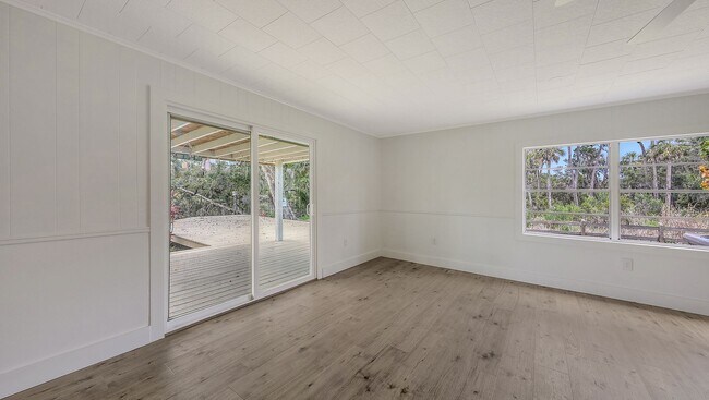 Building Photo - Completely Remodeled Home With Stunning Ri...