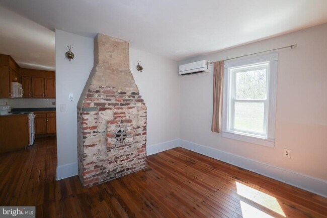 Building Photo - 24060 New Mountain Rd