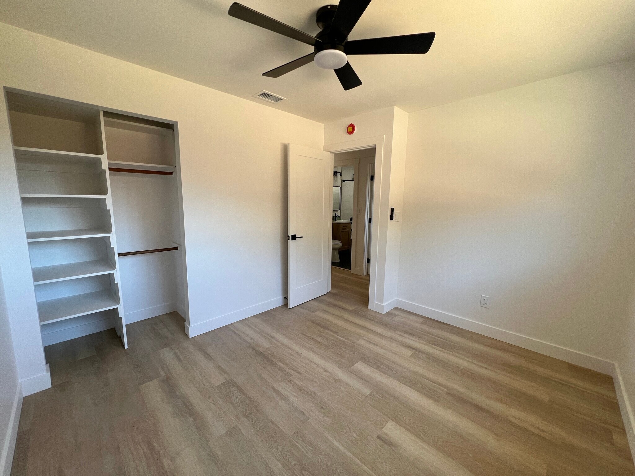 Building Photo - 1327 Tanglewood Dr