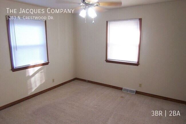 Building Photo - 5263 N Crestwood Dr