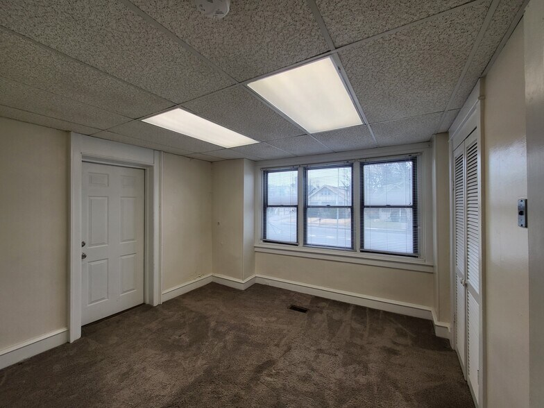 Building Photo - 2114 Darby Rd