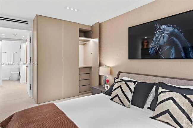 Building Photo - 2301 Collins Ave