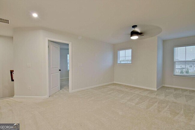 Building Photo - 504 Albertson Ave