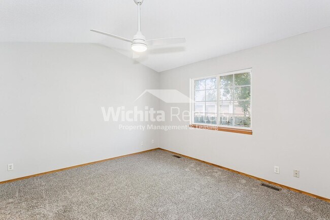 Building Photo - 5 N Hopper Dr