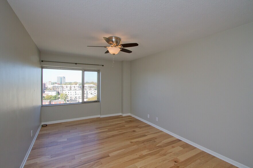 Primary bedroom 1101 - 4545 Wornall Rd