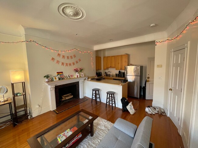 Building Photo - 591 Beacon St
